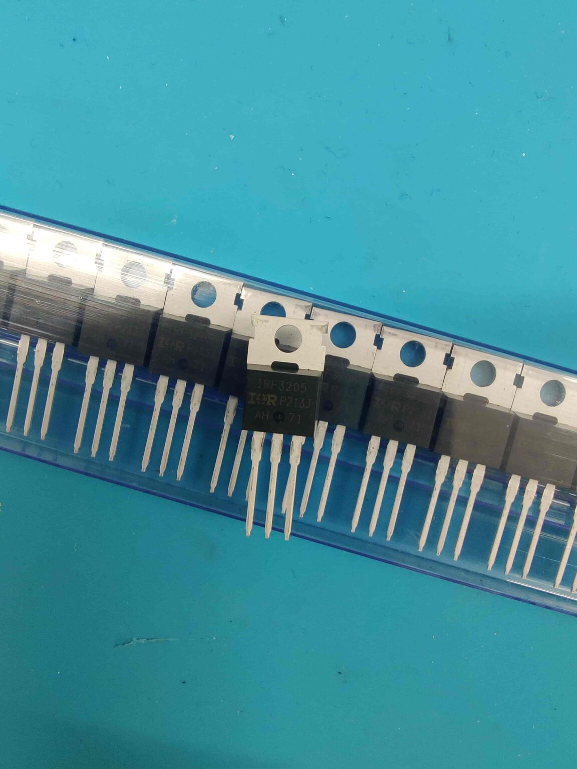 Транзистор International Rectifier IOR IRF3205